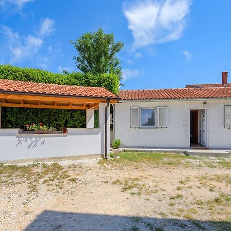Awesome Home In Zminj With Wifi Екстериор снимка