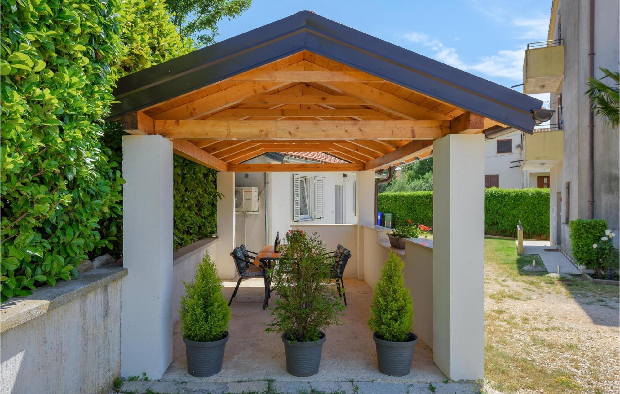 Awesome Home In Zminj With Wifi Екстериор снимка