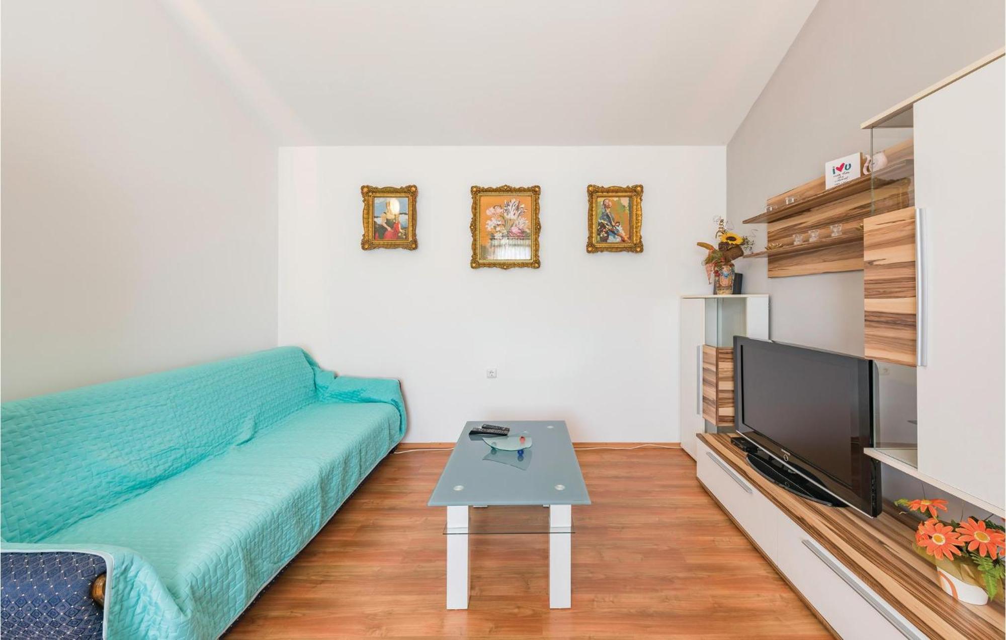 Awesome Home In Zminj With Wifi Екстериор снимка