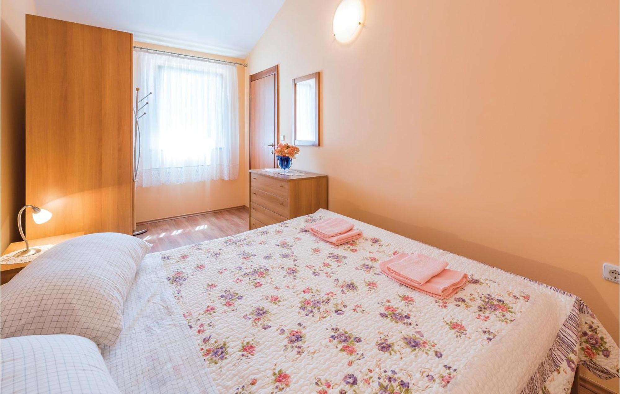Awesome Home In Zminj With Wifi Екстериор снимка